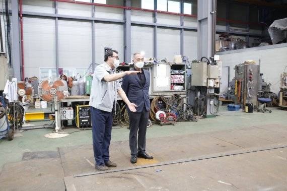 김영민 부산지방조달청장의 모습.