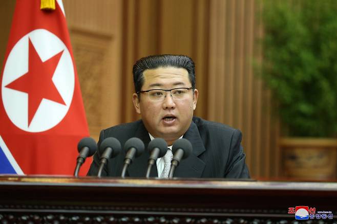 김정은 북한 국무위원장이 지난 29일 평양 만수대의사당에서 열린 최고인민회의 제14기 제5차 회의 2일 회의에서 시정연설을 했다고 조선중앙통신이 30일 보도했다. 조선중앙통신