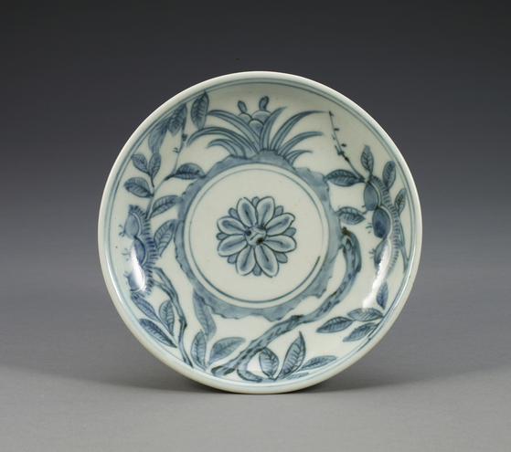 ″Blue and White Porcelain Dish with Chestnut Design″ from the Joseon Dynasty [KOREA CERAMIC FOUNDATION]