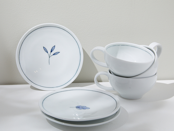 Tableware pieces by Yoo Cheon-uk and Kang Hyun-kyung [KOREA CERAMIC FOUNDATION]