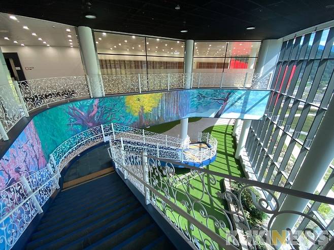 강원 영월군 탄광지역 통합관광지원센터(Y-Square) 내부 모습.