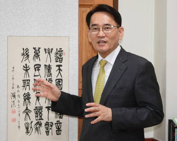 27일 경기도 고양 일산광림교회에서 만난 박동찬 목사. 박 목사는 “한국교회의 새로운 지도자들을 발굴해내고 싶다”고 말했다. 고양=강민석 선임기자