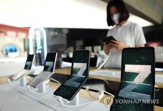 역대급 예약 판매의 갤럭시 Z폴드3·플립3 [연합뉴스 자료사진]
