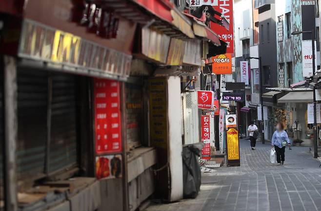 지난달 30일 오후 서울 명동거리가 한산한 모습이다. (사진=연합뉴스)