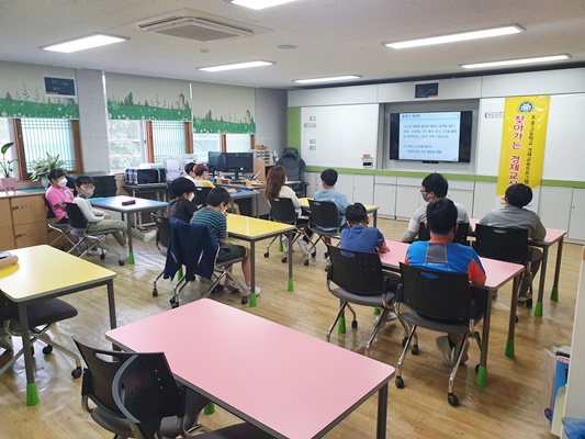 해남옥천초등학교 4학년과 5학년 학생들을 대상으로 ‘찾아가는 경제 교실’을 진행했다. ⓒ 아시아경제