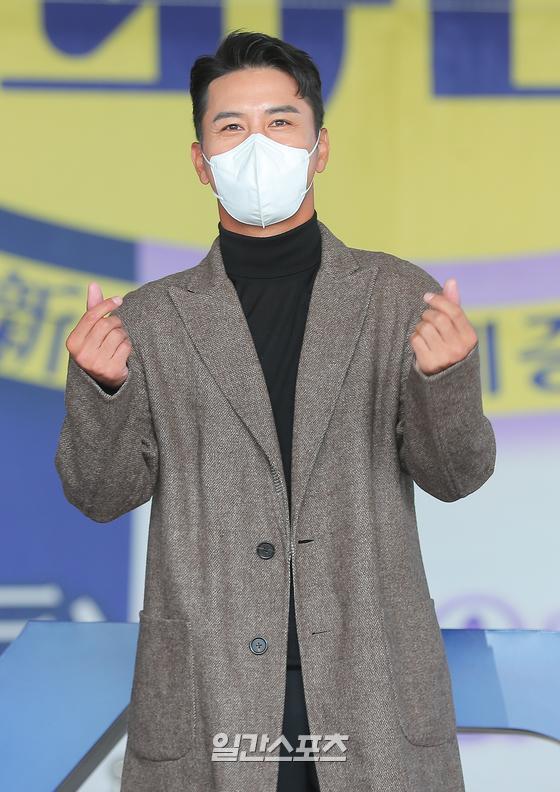 Singer Jang Min-Ho poses at the presentation of The Last Godfather at KBS Broadcasting Station in Yeouido, Seoul on the morning of the 1st.The Last Godfather is a program that re-Lights the relationship between Koreas Wealthy (child) through the <National Father> star who is still looking for the answer of life with the <National Father> star who has carried modern and contemporary history.