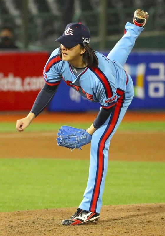 롯데 마무리 투수 김원중. [연합뉴스]