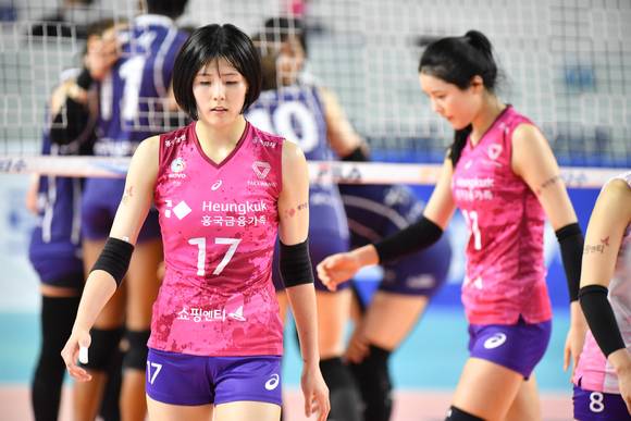 대한민국배구협회와 국제이적동의서 발급 여부를 두고 줄다리기를 펼친 이재영-이다영 자매. [사진=한국배구연맹(KOVO)]