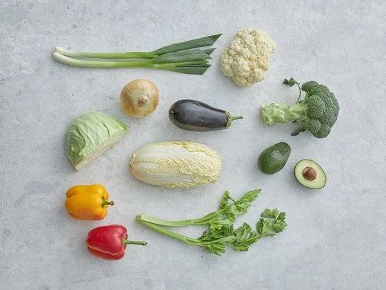 책〈플렉시테리언:때때로 비건〉은 평일 한끼 또는 주말 하루 비건이 될 수 있는 다양한 레시피를 담고 있다. 제공 중앙북스, 사진 김동하(Native Studios).