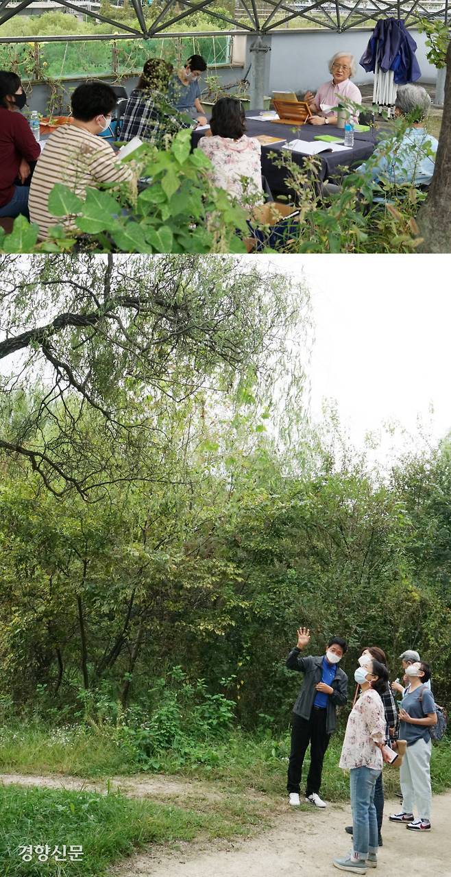 생태체험관 옥상에서 김영 인하대 명예교수와 함께 노자의 생태사상에 대한 공부를 한 노자생태교실팀은 이후 숲해설사·산림치유지도사 자격증을 소지한 장영탁 박사와 숲 탐방에 나섰다.