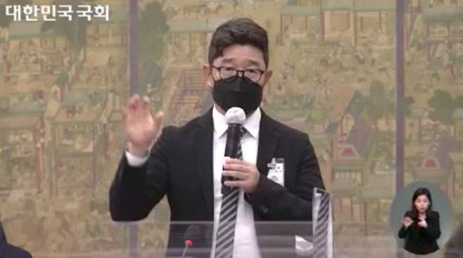 이진수 카카오엔터테인먼트 대표가 1일 국회 문체위 국감에서 수수료율에 대해 설명하고 있다. /사진=문체위 국감 캡처