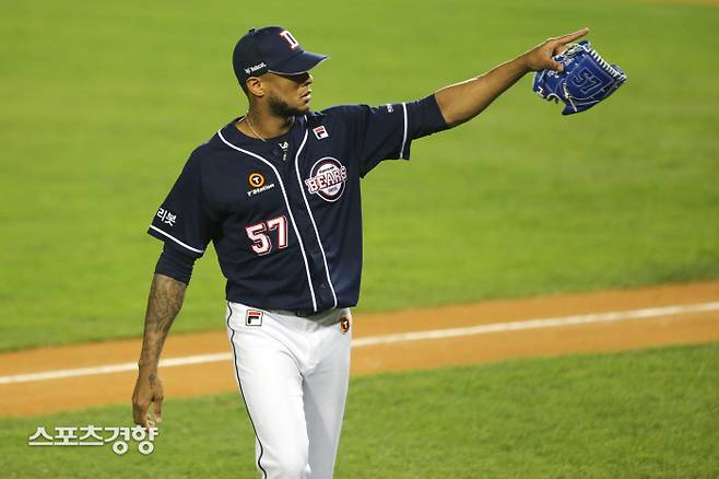 두산 미란다가 1일 잠실 LG전에서 활약하고 있다. | 두산 베어스 제공