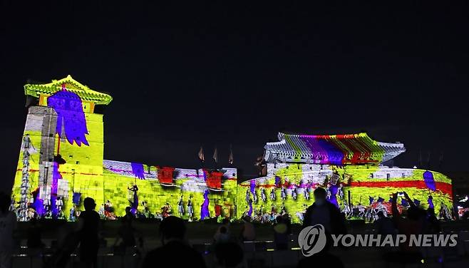 세계문화유산 수원화성과 미디어아트 [연합뉴스 자료 사진]