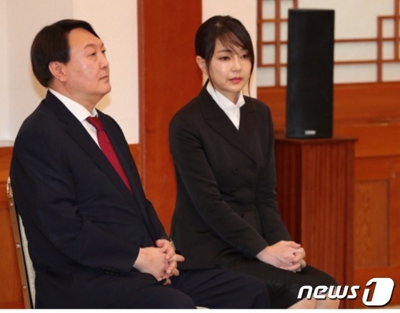 윤석열 전 검찰총장(왼쪽)과 아내 김건희씨./© 뉴스1