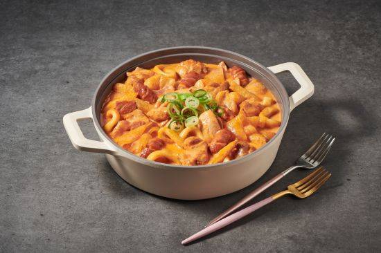 치킨플러스 로제닭볶이.