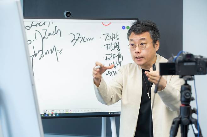 김유진씨가 자영업자들에게 온라인 강연하는 모습./김종연 영상미디어 기자