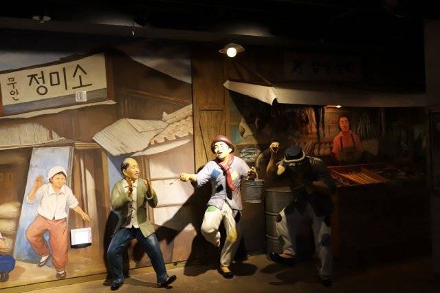 무안전통생활문화테마파크에 재현된 각설이 품바 타령.