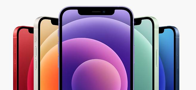 지난해 출시된 아이폰12. 사진=애플