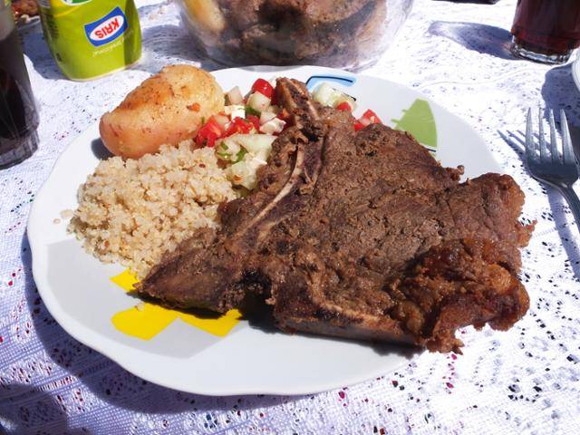 ‘점심만큼은 든든하게’가 이 투어의 철칙인가 보다. 그래도 바람에, 추위에 에너지를 빼앗기니 서바이벌 간식은 준비하길. @강미승