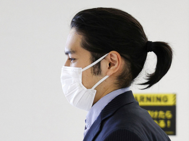 일본 마코 공주와 결혼을 약속한 고무로 게이가 지난달 27일 미국에서 일본으로 귀국했다. /로이터연합뉴스