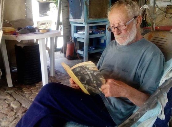 부델리섬에서는 자고, 먹고, 읽는 단조로운 일상을 보냈다. [페이스북 캡처]