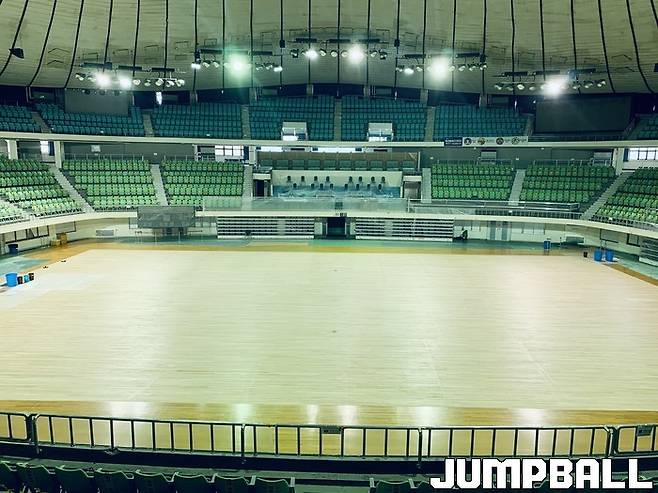 ▲ 9월 보수 공사 기간 중 1차 샌딩을 마친 대구체육관