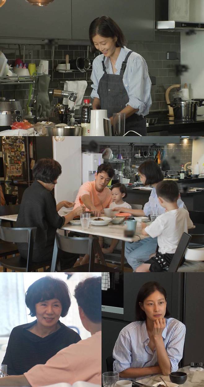 Model Lee Hyun-yi visited her in-laws after a couple fight with HusbandThe meeting between Lee Hyun-yi, Hong Sung-ki and Lee Hyun-yi mother-in-law will be unveiled on SBS Same Bed, Different Dreams 2 Season 2 - You Are My Destiny (hereinafter referred to as You Are My Destiny) which will be broadcast on October 4.A special guest visited Lee Hyun-yis house, which was dressed up properly and carefully prepared for food, saying it was a model presidential election boat.Turns out the model senior was mother-in-law of beautiful looks, which resembles Husband.Even Mother-in-law surprised everyone by revealing that she had even done advertising models in the past, saying that the MCs who watched were also pretty and did not hesitate to admire.Lee Hyun-yi revealed the story of visiting his in-laws after a couple fight: Lee Hyun-yi, who lived close to his in-laws at the beginning of the marriage.I had a child (after the couples fight) and went to my in-laws at 3 a.m., Lee Hyun-yi said.The parents-in-laws steam reaction to her daughter-in-law, who came in the middle of the night, will be released on the air.Mother-in-law has spoken out about her candidness to her daughter-in-law Lee Hyun-yi.Then, he said, (Son) did not know which woman to marry. He surprised Lee Hyun-yi by making a bomb comment.The studio that watched this also showed a nervous appearance, making the inside more curious.