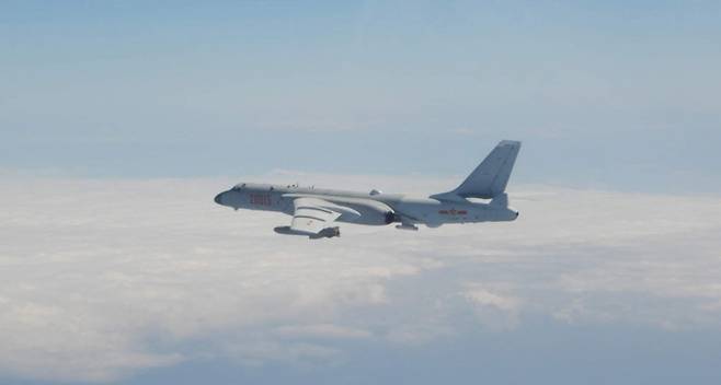 대만의 방공식별구역에 4일 진입해 비행하고 있는 중국의 H-6 폭격기. EPA연합뉴스