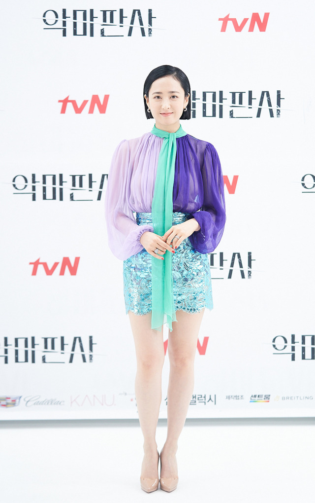 [서울=뉴시스]박진희 기자 = 배우 김민정이 1일 tvN 드라마 '악마판사' 온라인 제작발표회를 하고 있다. (사진=tvN 제공) 2021.07.01. photo@newsis.com *재판매 및 DB 금지