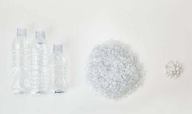 재활용 플라스틱이 필렛(플레이크)으로 쪼개진 후 재활용 원료로 재가공된 모습. /사진=수퍼빈