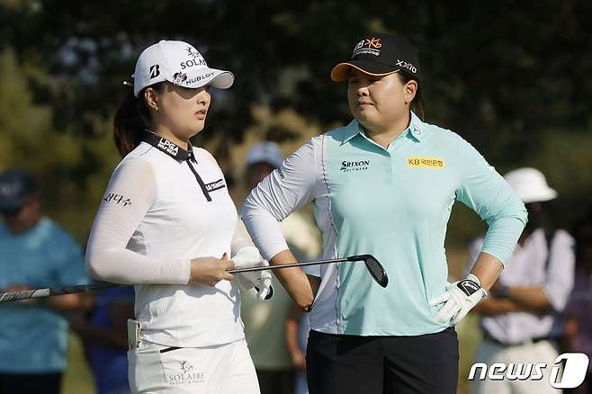 미국여자프로골프(LPGA) 투어에서 활약 중인 박인비(오른쪽)와 고진영. © AFP=뉴스1