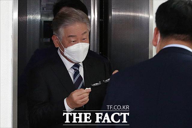 재명 경기지사가 지난 2004년 음주운전으로 벌금 150만원을 선고받았을 당시 혈중 알코올 농도는 0.158%였던 것으로 6일 확인됐다. /남윤호 기자