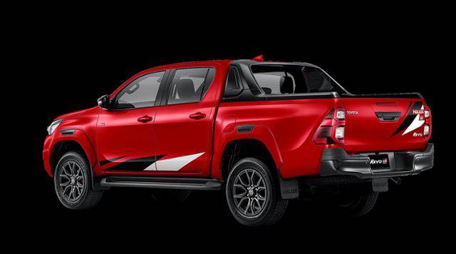 토요타 하이럭스 레보 GR 스포츠 리뷰