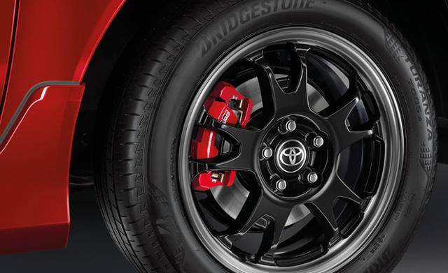 토요타 하이럭스 레보 GR 스포츠 리뷰