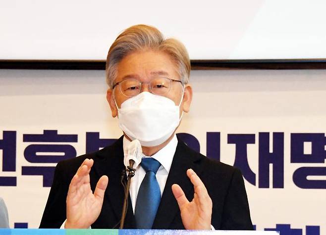 더불어민주당 대선 경선 후보인 이재명 경기지사가 지난 4일 서울 중구 커뮤니티 하우스 마실에서 서울지역 공약 발표를 하고 있다. 국회사진기자단