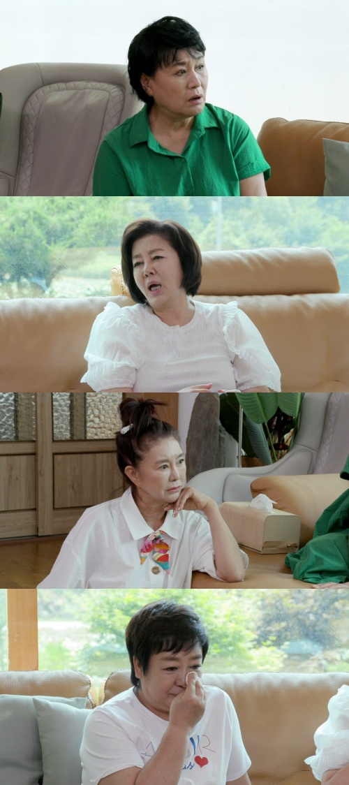 Actor Kim Min-hee confides about the hard times.KBS2 Lets Live Like Park Won-sook In the recent recording, sisters who spend a special day with Kim Min-hee are drawn after last week.Kim Min-hee, who has a connection with all of a sage in recent recordings, revived his old memories by chewing on memories with his sisters.Kim Min-hee, who has been suffering from childhood, confessed that he still has trauma after shooting a scene that is not right with Kim Yeong-Ran.Kim Min-hee recalled that time and said, I can not breathe.Kim Yeong-Ran said, I can not go into the water now. Kim Yeong-Ran expressed sympathy that I am a trauma for life.What is the shooting scene that left trauma to Kim Yeong-Ran and Kim Min-hee?Kim Min-hee, who looks bright, but he started acting since he was so young that the slump also came to the early Age.Kim Min-hee said, I did not want to do anything at any moment.Kim Min-hee said that Park Won-sook was able to overcome the difficult slump, and surprised Park Won-sook.Kim Min-hee said, I have been paralyzed at the age of 27, and I have lost weight to 38kg, he said, referring to the life I have lived during my meal with a sage.There was a panic disorder and pulmonary phobia, but at the time, I did not know the cause and said, I thought I had a new illness.I wonder what Kim Min-hees pain and overcoming method will be. I can check it on KBS2 at 8:30 pm on Wednesday, 6th.Lets live together.