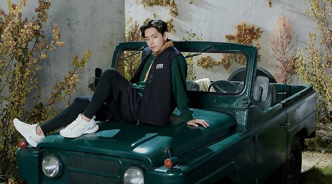 방탄소년단 뷔, 빛나는 미모 설레는 아우라 '女心저격'