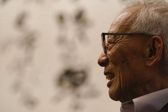 지난 6일 노벨물리학상을 공동 수상한 슈쿠로 마나베 미국 프린스턴대 교수는 만 90세다. [사진 AP=연합뉴스]