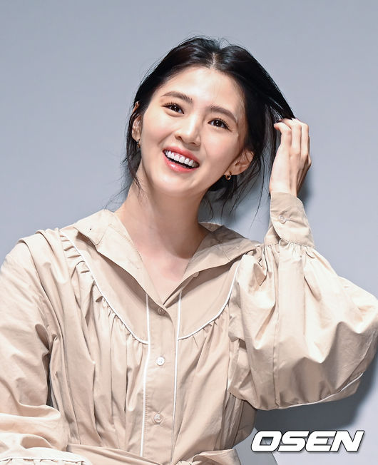On the afternoon of the 7th, a dialogue (GV) with the audience of the 26th Busan International Film Festival movie Myname was held at the Busan Film Halls Heavenly Theater.Han So Hee smiles: 2021.10.07