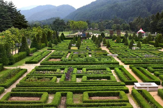프랑스 중서부 지방 빌랑드리성의 르네상스식 정원을 본떠 만든 켄싱턴 가든 [사진/전수영 기자]