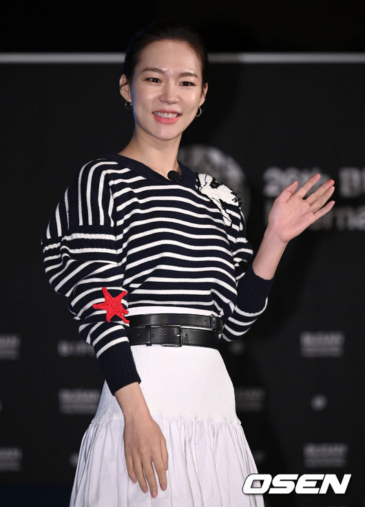 The 26th Busan International Film Festival Yeri Han Actors House was held at the Busan Haeundae Centum KNN Theater on the afternoon of the 8th.Actor Yeri Han poses for reporters: 2021.10.08