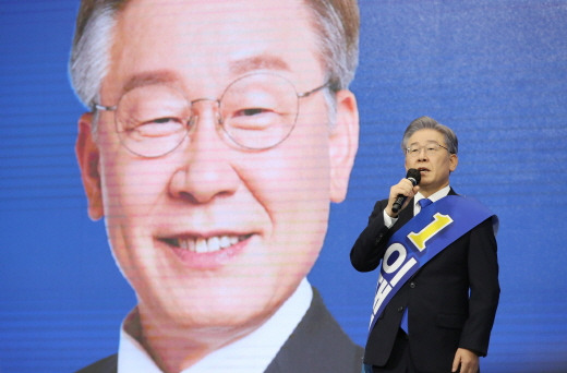 오는 10일 민주당의 대선 마지막 서울 경선과 3차 선거인단 투표를 앞두고 이재명 후보는 본선 직행에 청신호가 켜졌다. 경기 경선 결과를 포함해 이 후보의 누적 득표율은 55.29%(60만2357표)로 과반을 유지했다. /사진=뉴스1