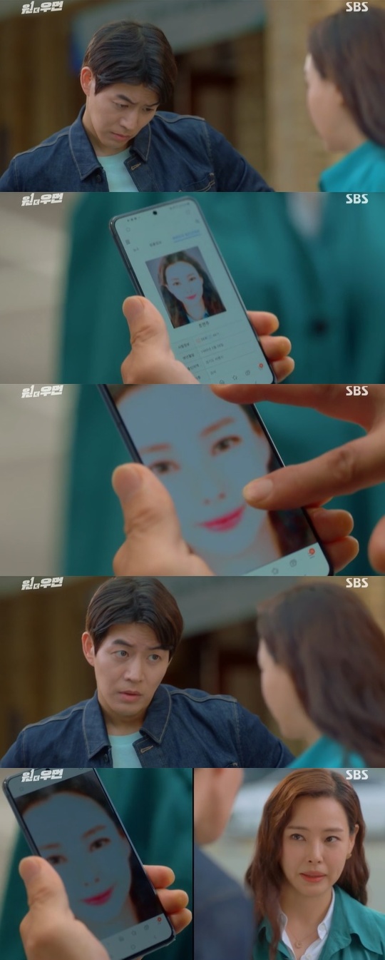 Kim Chang-wan has revealed why he has not recognized Lee Ha-nuis face so far.In the 7th episode of SBS gilt drama one the woman (played by Kim Yoon and directed by Choi Young-hoon), which was broadcast on October 8, Lee Ha-nui has regained his status as a prosecutor thanks to Ahn Yoo-joon (played by Lee Won-geun).On the same day, Cho appeared at the prosecution as a reference to the National Tax Services bribery charges of his father-in-law Han Young-sik (National Hwan), and met with Ahn Yoo-joon to find out that he was a prosecutor.Cho, who had been misunderstood as a fraud all the time, escaped on the pretext of talking to a lawyer for a while and met Han seung-wook and Kim Chang-wan who waited outside.Good news! No, I am a prosecutor. Somehow I am so smart, he said to Roh Hak-tae.I also said that I was a Central District Prosecutors Supporting Actor.Then, Roh Hak-tae took out the picture of her inspections, which were stored on her cell phone, wondering, Then it is the test I was going to meet.Soon, Noh Hak-tae showed the picture to Hansung-wook and said, How much did you do?I do not have a nose in the picture, so I can not recognize Bigger Than Life. 