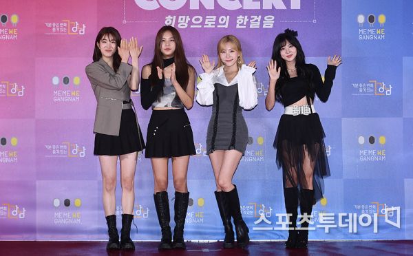 K-POP Concert was held at COEX, Samsung-dong, Gangnam-gu, Seoul on the afternoon of the 10th.LABOUM is stepping on the red carpet at the photo wall event ahead of the performance. 2021.10.10.