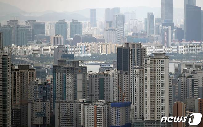 서울 중구 남산N서울타워에서 바라본 아파트단지 모습. 2021.10.5/뉴스1 © News1 오대일 기자