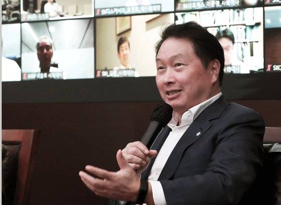 최태원 SK그룹 회장이 지난 7일 서울 종로구 SK서린사옥에서 화상으로 열린 ‘제3차 거버넌스 스토리 워크숍’에 참석해 발언하고 있다. [사진 SK그룹]