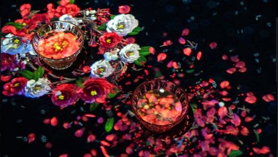 뮤지엄 안에 있는 카페 '티 바'. 미디어아트가 가미된 제주의 차 한 잔이 특별하다. [사진 아르떼뮤지엄]