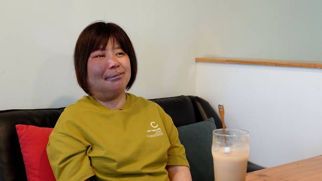 엄마에게는 더없이 특별한 딸이고, 우린 모두 누군가에게 특별하니 평범한 거라고. 그러니 안면장애를 그 사람의 단순한 한 특성 정도로 바라봐줬으면 좋겠다고 했다. 눈을 떴을 때, 그가 미소 짓는 모습이 좋았다./사진=이주아 머니투데이 PD