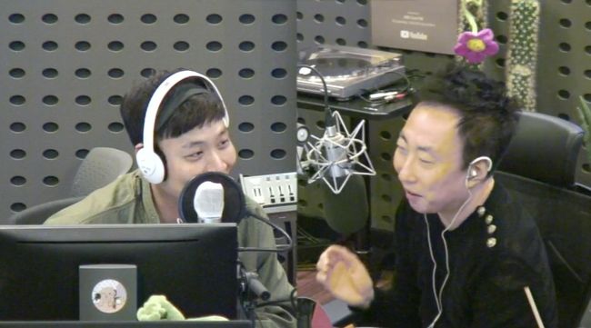 Comedian This Level reveals monthly income on Radio ShowOn KBS Radio Cool FMs Park Myeong-sus Radio Show broadcast on the morning of the 11th, This Level appeared as a guest on The Delicious World of Vocational Work.DJ Park Myeong-su asked This level about monthly income, a representative question for the delicate World of the job corner.In particular, he asked, I know that P company The Red Car is riding for 60 months.This level is right, but he admitted, I talked to you when I was not on the air, but you talk on the air.He said, My brother is saying, Is not it a car that is too good for income?So if you tell me about your monthly income now, I will buy it in 60 months installment and I have 53 times left so far and I can continue to pay. He also said, If you do marriage now, I think you will earn enough to live together without working.Park Myeong-su said, If you marriage, you can live with my card and live your wifes leisure.So if your wife needs a car, can you buy the same car? This level said, I can live, but then I have to eat a little less.I may have to drink coffee outside and eat at home. KBS is a radio.