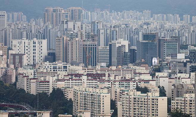 서울 남산에서 바라본 서울 강남구와 송파구 일대. 연합뉴스